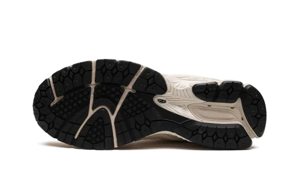 New Balance 2002R Light Bone Aluminio