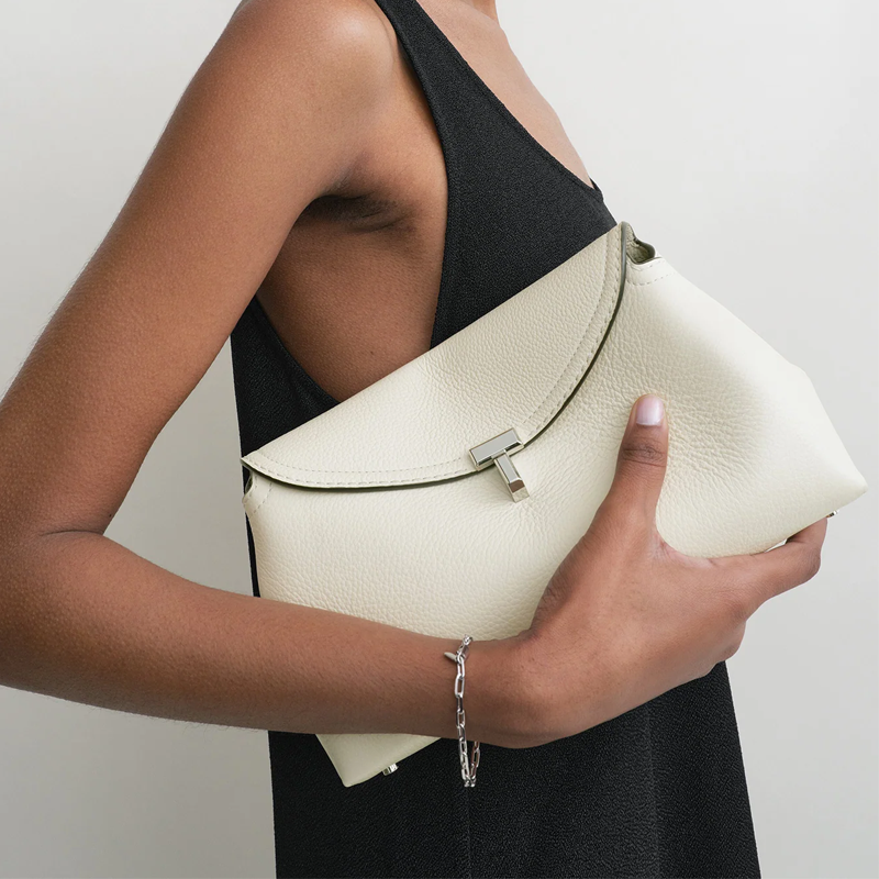 T-lock Clutch Grained Leather Milk