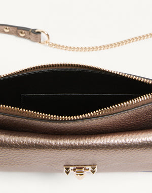 Pouch Con Catena Rockstud In Vitello Granato Laminato