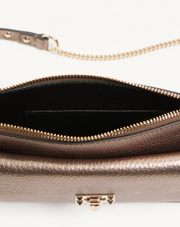Pouch Con Catena Rockstud In Vitello Granato Laminato
