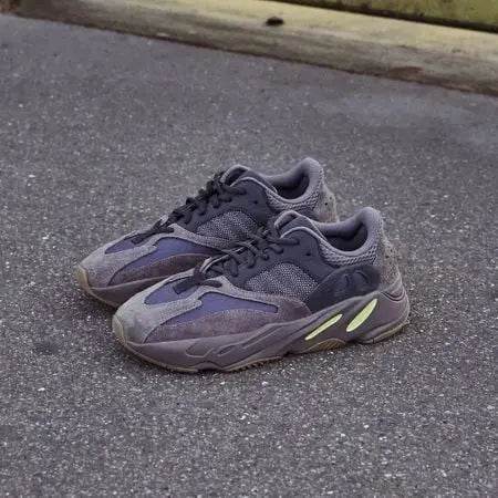 Adidas Yeezy 700 Mauve