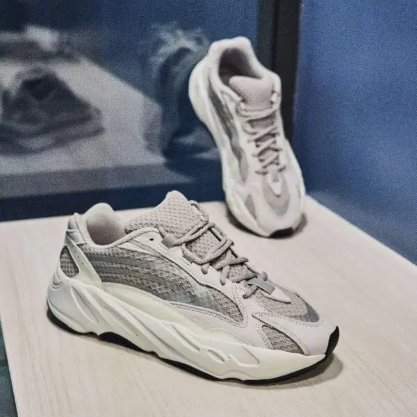 Yeezy 700 V2 Static Blckthemall s.r.l.s