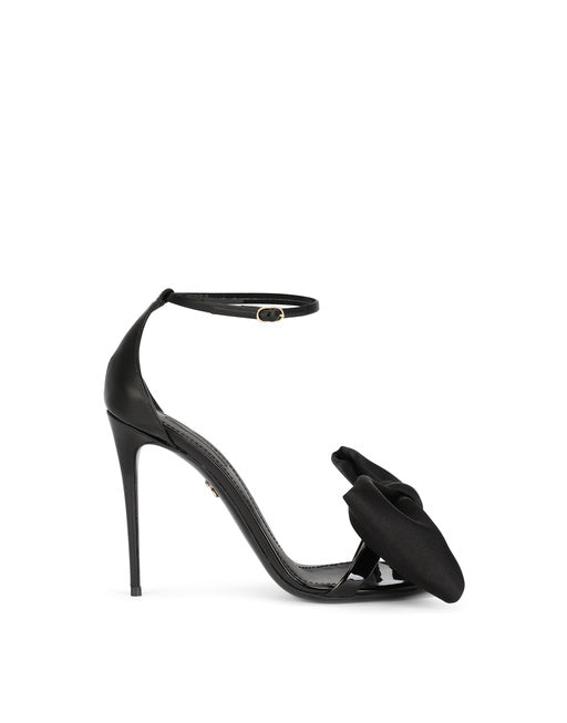 PATENT LEATHER SANDALS WITH SATIN BOW