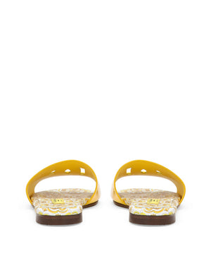 PATENT LEATHER SLIDERS WITH YELLOW MAJOLICA PRINT AND CUT-OUT DG DETAIL