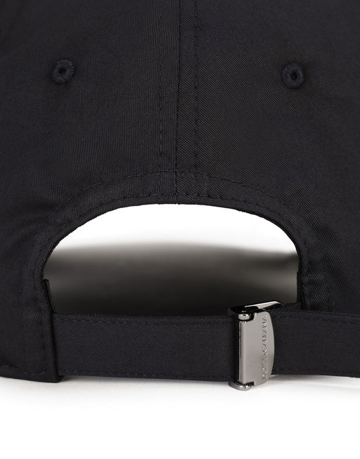 BASEBALL CAP WITH BRANDED PLATE