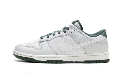 nike-dunk-low-retro-se-photon-dust-vintage-green