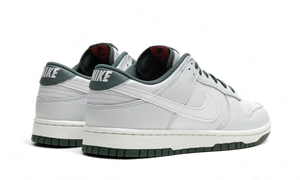 nike-dunk-low-retro-se-photon-dust-vintage-green
