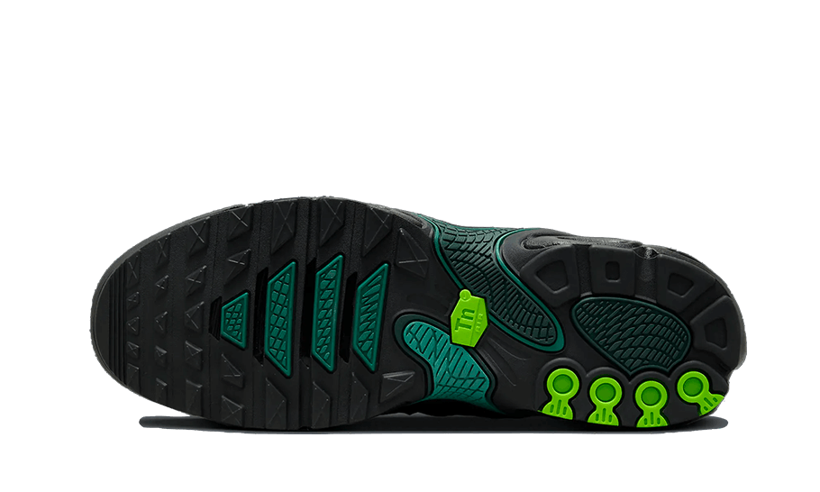 nike-air-max-plus-drift-black-volt