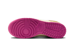 Nike Dunk Low SE Bronzine Pink