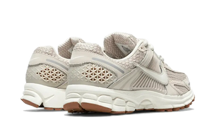 nike-zoom-vomero-5-light-orewood-brown