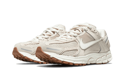 nike-zoom-vomero-5-light-orewood-brown