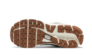nike-zoom-vomero-5-light-orewood-brown