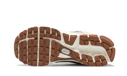 nike-zoom-vomero-5-light-orewood-brown