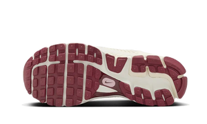 nike-zoom-vomero-5-valentines-day-2024