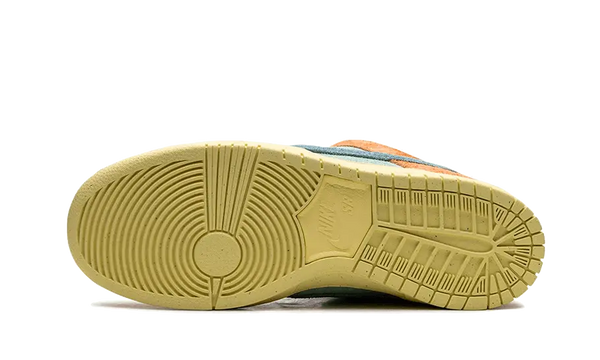 nike-sb-dunk-low-orange-emerald-rise