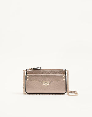 Pouch Con Catena Rockstud In Vitello Granato Laminato