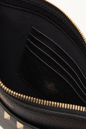 POUCH ROCKSTUD IN VITELLO GRANATO