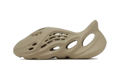 Yeezy Foam RNNR Stone Salt