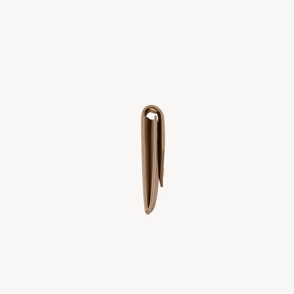 Cassandre Matellassé Flap Pouch in pelle goffrata grain de poudre trapuntata