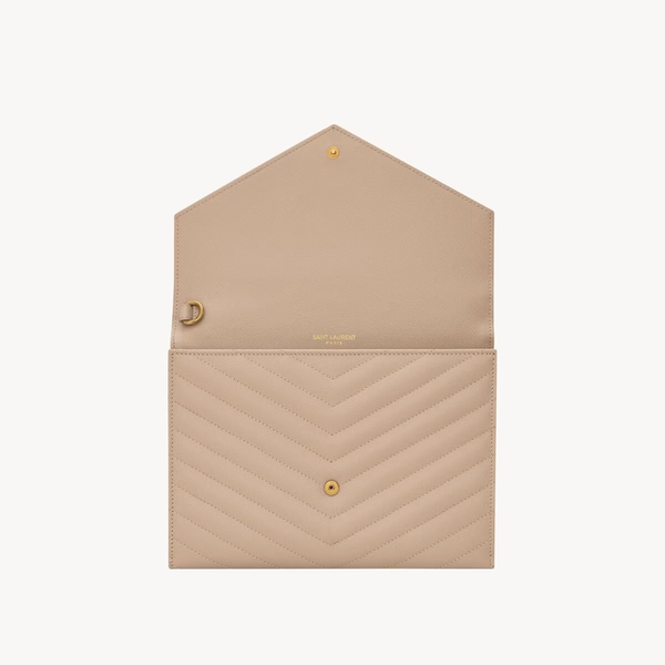 Cassandre Matellassé Flap Pouch in pelle goffrata grain de poudre trapuntata