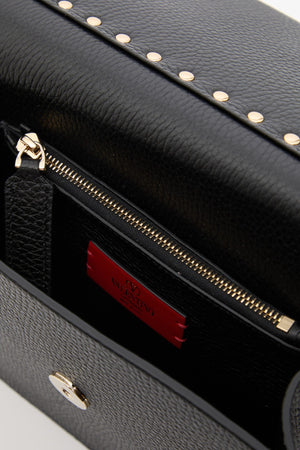 BORSA PICCOLA A TRACOLLA ROCKSTUD IN VITELLO GRANATO