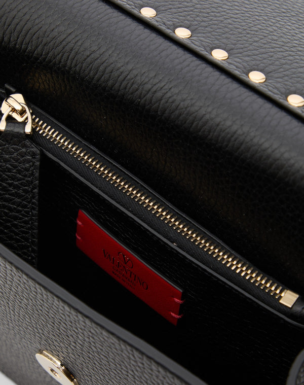 BORSA PICCOLA A TRACOLLA ROCKSTUD IN VITELLO GRANATO