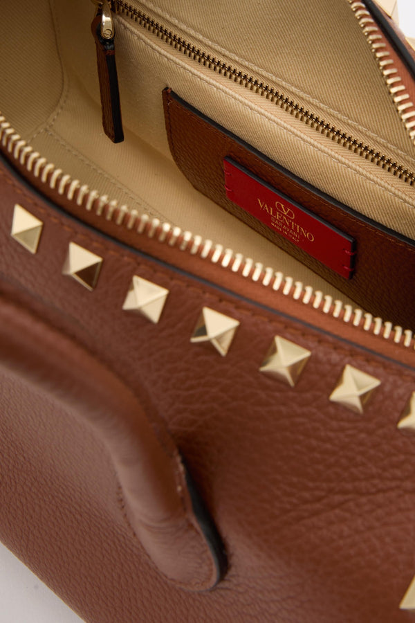 BORSA A MANO ROCKSTUD IN VITELLO GRANATO