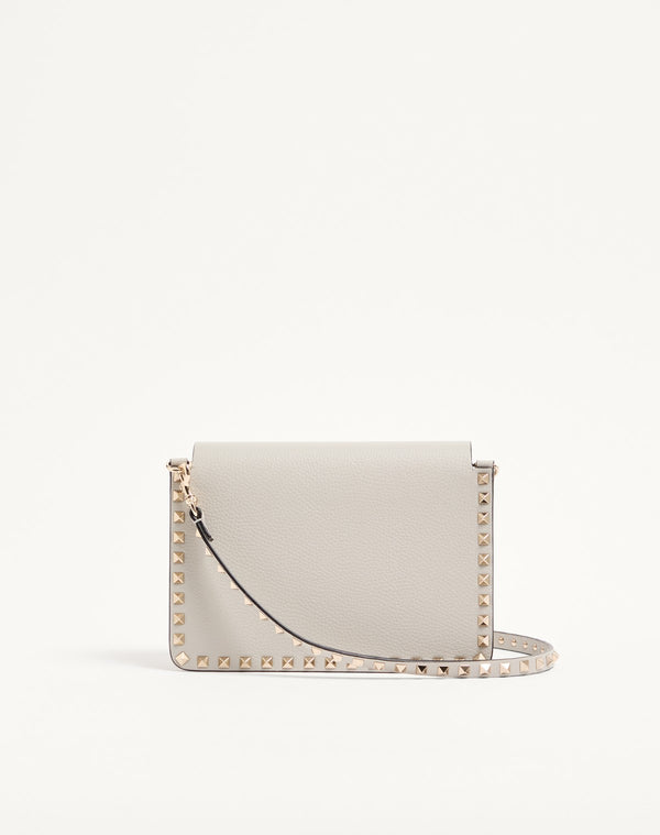 BORSA PICCOLA A TRACOLLA ROCKSTUD IN VITELLO GRANATO