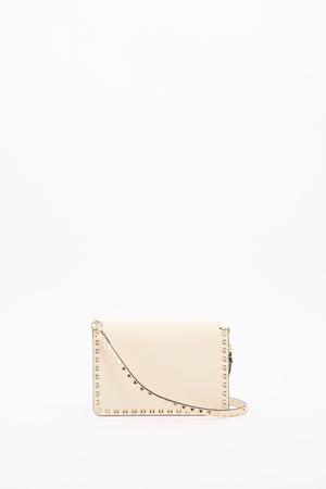 BORSA PICCOLA A TRACOLLA ROCKSTUD IN VITELLO GRANATO