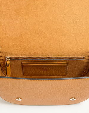 Borsa a tracolla piccola Valentino Garavani Rockstud in vitello granato