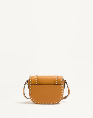 Borsa a tracolla piccola Valentino Garavani Rockstud in vitello granato