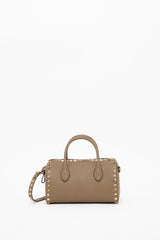 BORSA A MANO ROCKSTUD IN VITELLO GRANATO