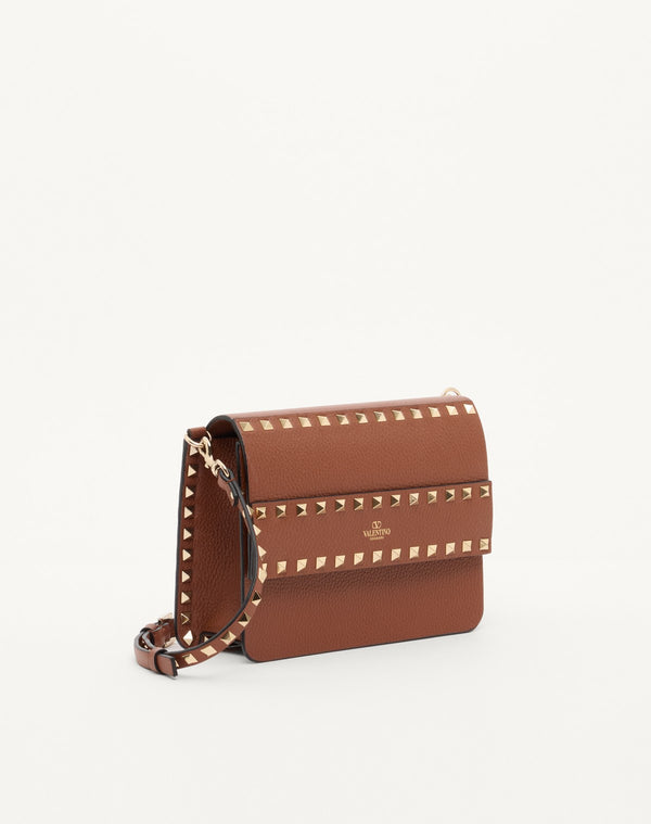BORSA PICCOLA A TRACOLLA ROCKSTUD IN VITELLO GRANATO