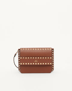 BORSA PICCOLA A TRACOLLA ROCKSTUD IN VITELLO GRANATO