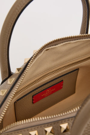 BORSA A MANO ROCKSTUD IN VITELLO GRANATO