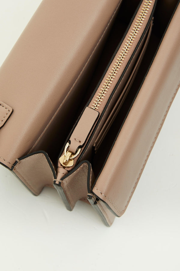 POUCH CON CATENA VLOGO WALK IN VITELLO