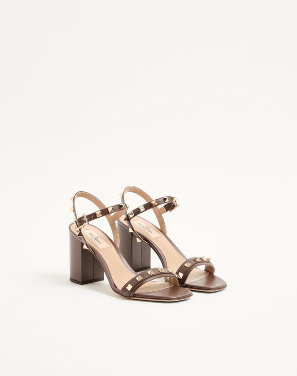 SANDALO ROCKSTUD IN VITELLO GRANATO CON CINTURINO 80MM