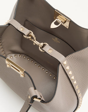 BORSA SHOPPING PICCOLA ROCKSTUD IN VITELLO GRANATO