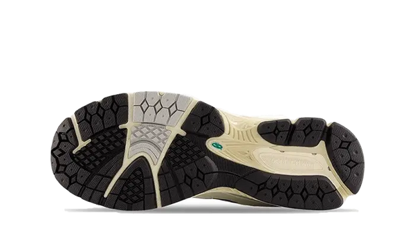 New Balance 2002R Sea Salt Vintage Teal