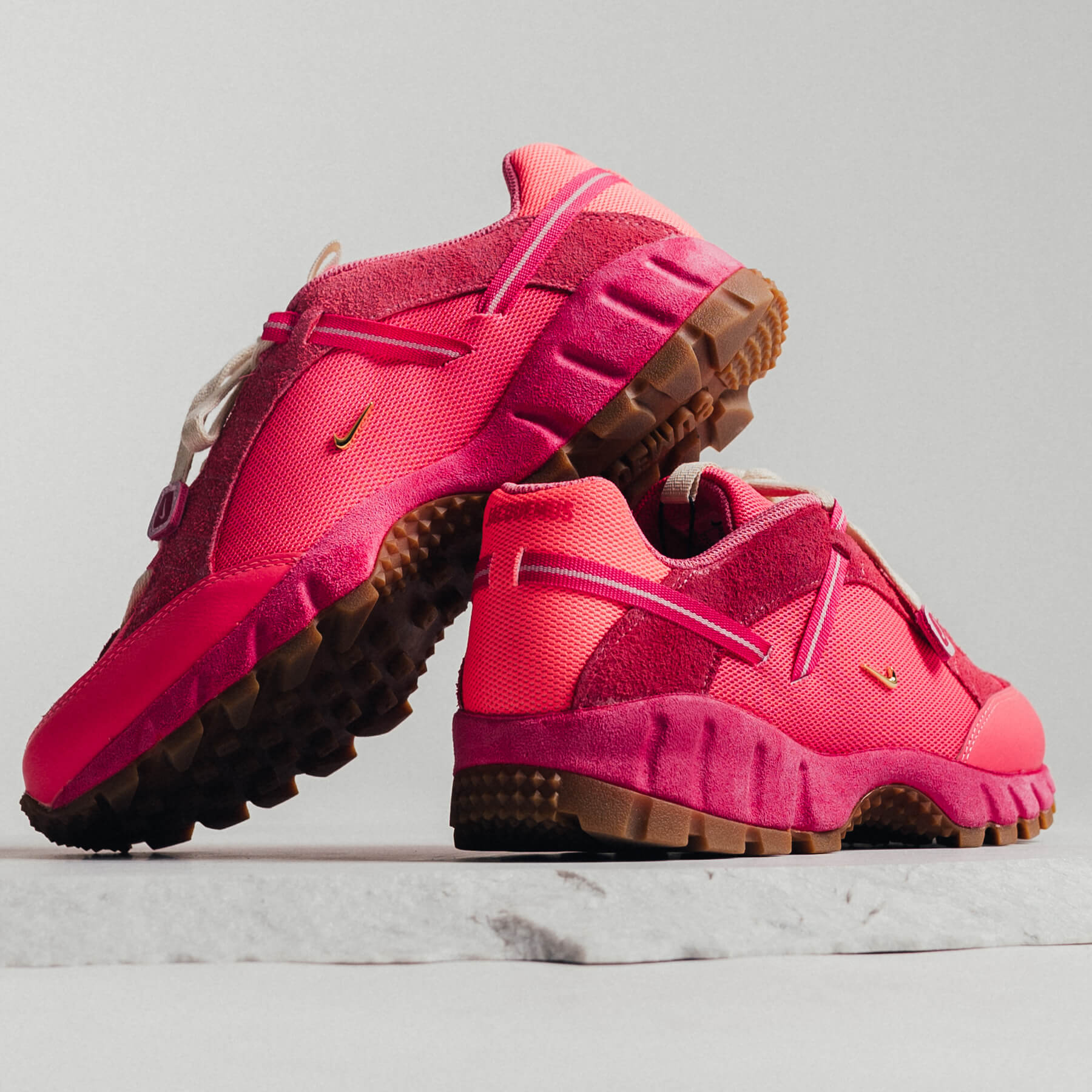 Nike Air Humara LX Jacquemus Pink