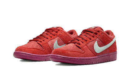 Nike SB Dunk Low Mystic Red