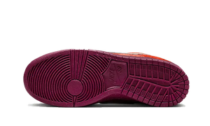 Nike SB Dunk Low Mystic Red