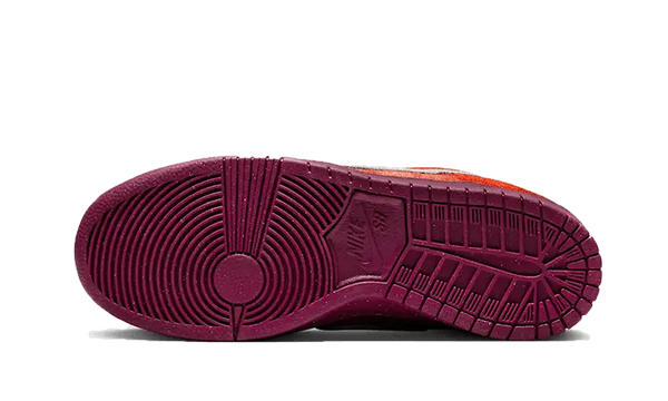 Nike SB Dunk Low Mystic Red