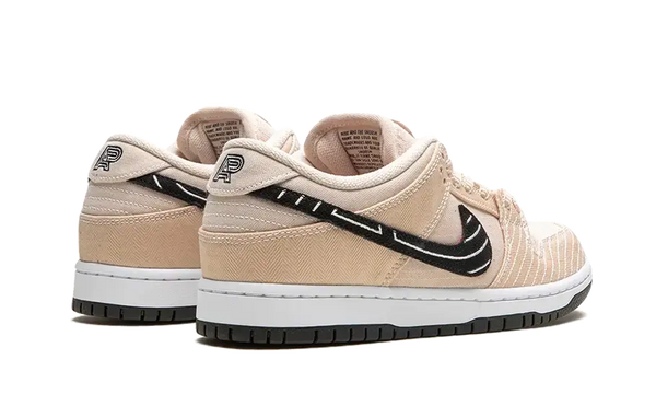 Nike SB Dunk Low Albino & Preto 