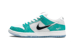 SB Dunk Low Avril Skateboards