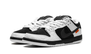 nike-sb-dunk-low-tightbooth