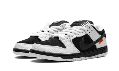 nike-sb-dunk-low-tightbooth