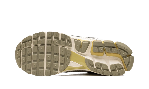 Nike Zoom Vomero 5 Light Bone Medium Olive