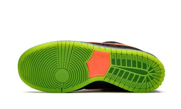 Nike SB Dunk Low “Night of Mischief” - BQ6817 006
