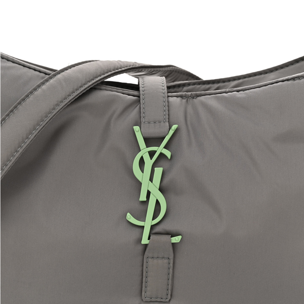 Le 5 à 7 Crossbody Bag Gris claro / Verde